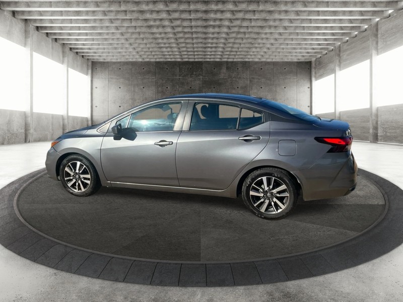 Nissan Versa Vehicle Full-screen Gallery Image 5