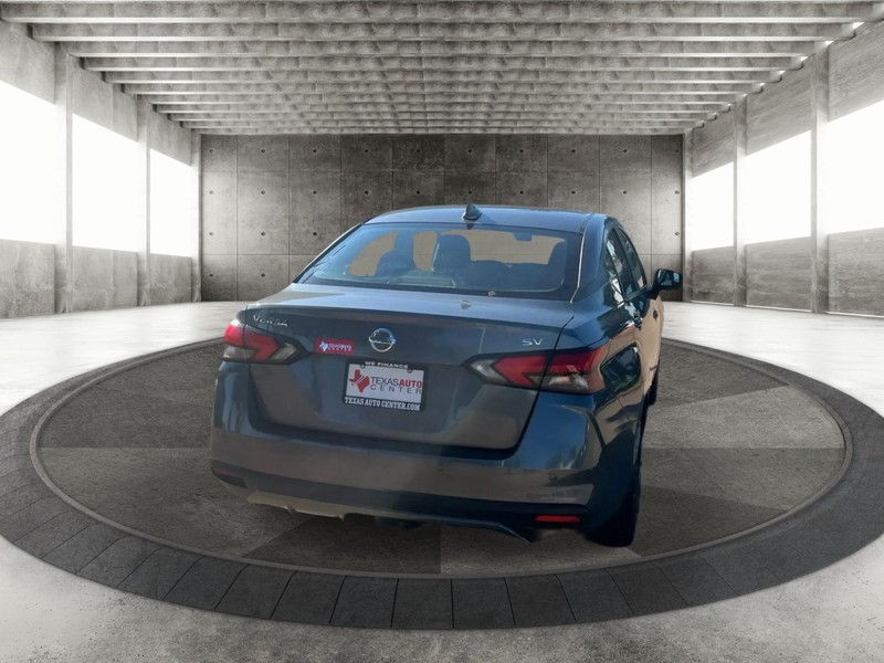 Nissan Versa Vehicle Full-screen Gallery Image 6