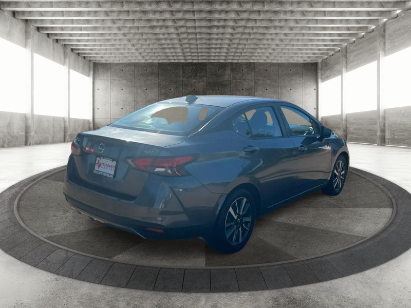 Nissan Versa Vehicle Full-screen Gallery Image 7