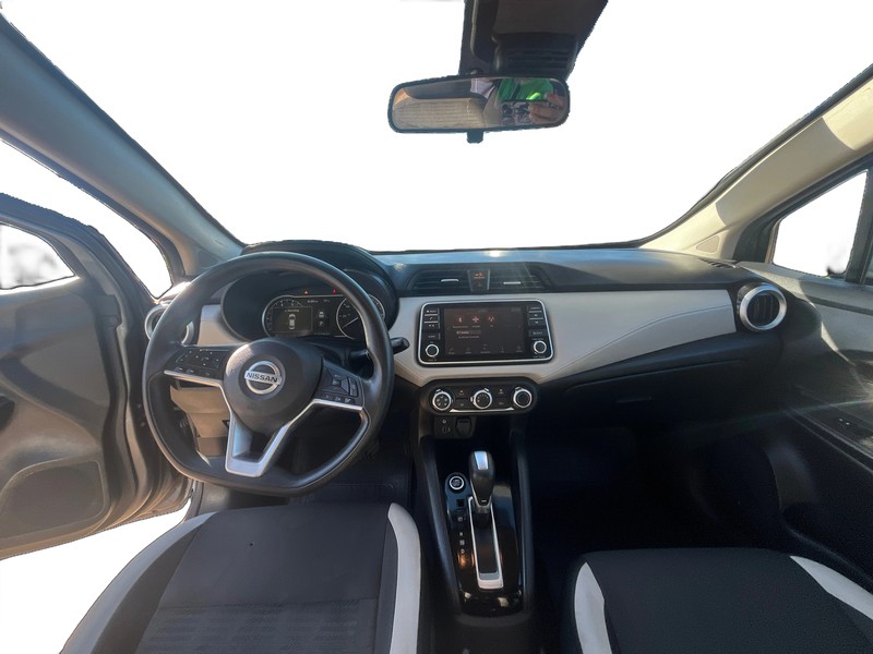 Nissan Versa Vehicle Full-screen Gallery Image 15