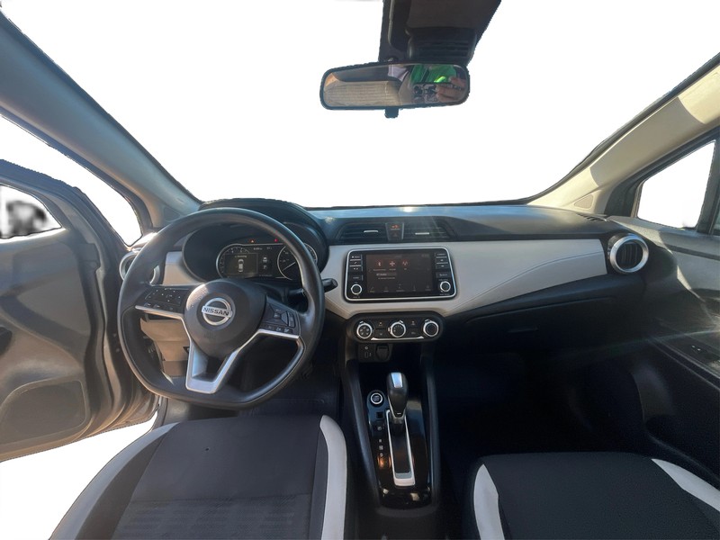 Nissan Versa Vehicle Full-screen Gallery Image 16