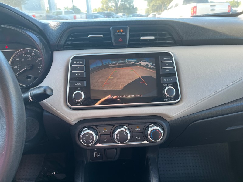 Nissan Versa Vehicle Full-screen Gallery Image 18