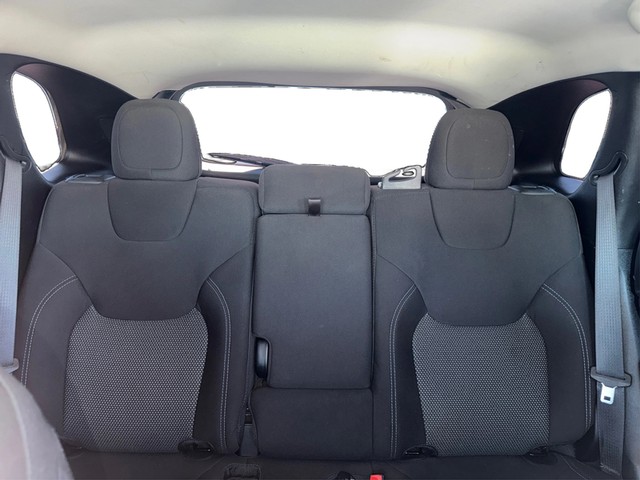 Jeep Cherokee Vehicle Full-screen Gallery Image 13