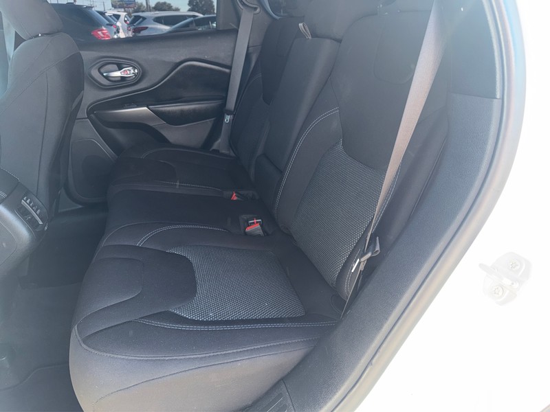 Jeep Cherokee Vehicle Full-screen Gallery Image 10