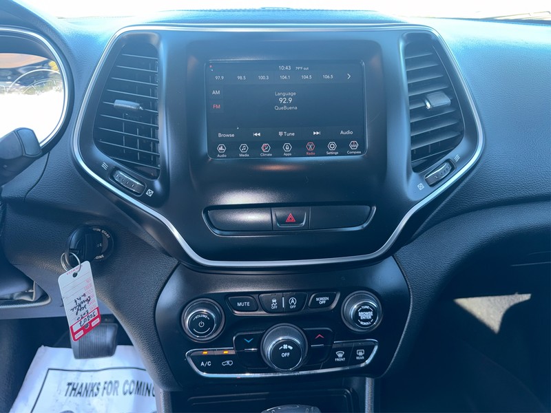 Jeep Cherokee Vehicle Full-screen Gallery Image 12