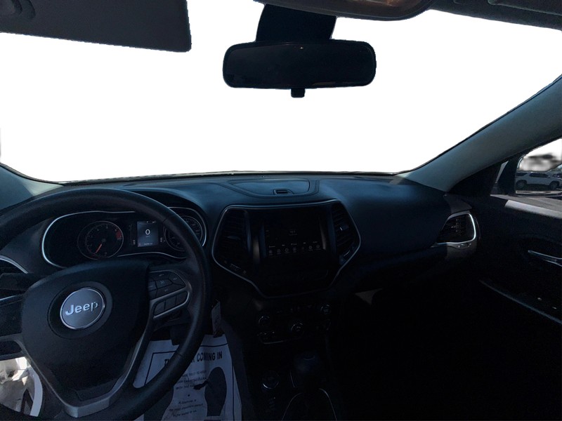Jeep Cherokee Vehicle Full-screen Gallery Image 16