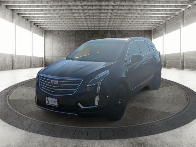 Cadillac XT5 Vehicle Full-screen Gallery Image 02