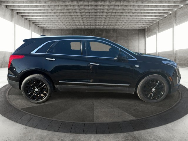 Cadillac XT5 Vehicle Full-screen Gallery Image 04