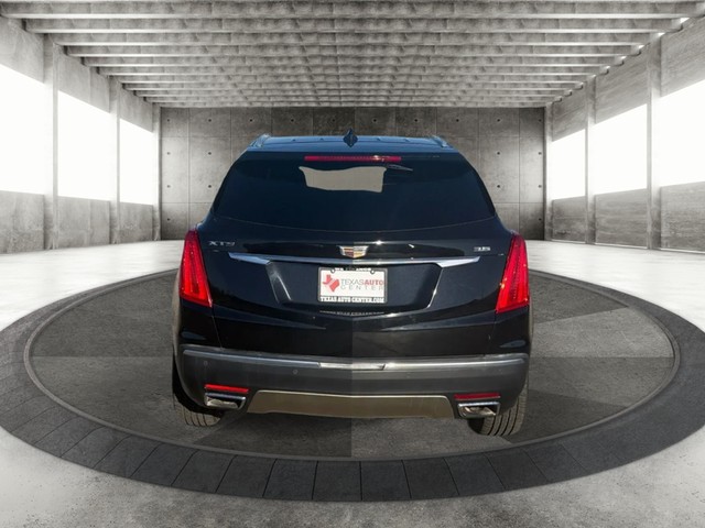 Cadillac XT5 Vehicle Full-screen Gallery Image 06