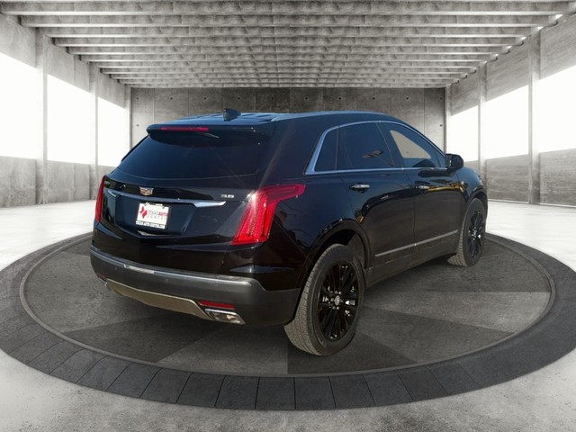 Cadillac XT5 Vehicle Full-screen Gallery Image 07