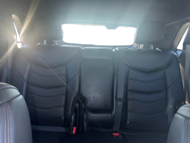 Cadillac XT5 Vehicle Full-screen Gallery Image 13