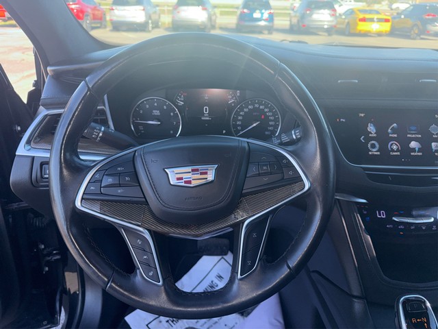 Cadillac XT5 Vehicle Full-screen Gallery Image 14