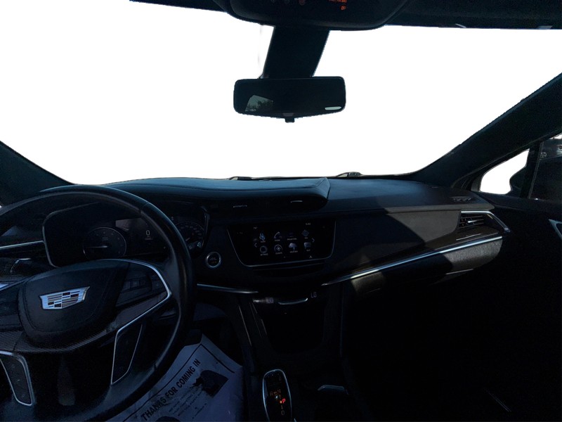 Cadillac XT5 Vehicle Full-screen Gallery Image 16