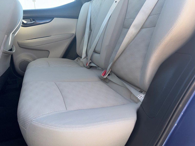 Nissan Rogue Sport Vehicle Full-screen Gallery Image 10