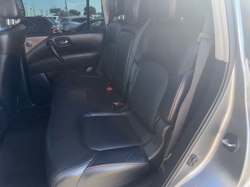 Nissan Armada Vehicle Full-screen Gallery Image 10