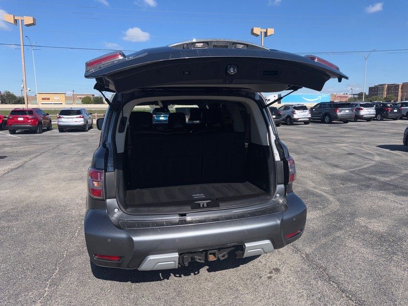 Nissan Armada Vehicle Full-screen Gallery Image 11