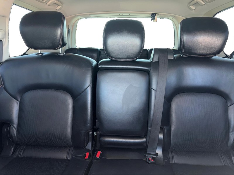 Nissan Armada Vehicle Full-screen Gallery Image 13