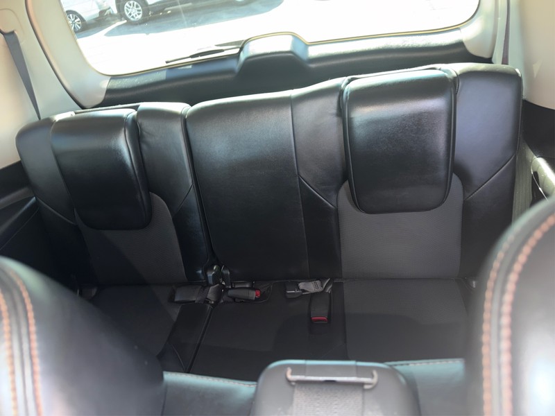 Nissan Armada Vehicle Full-screen Gallery Image 17