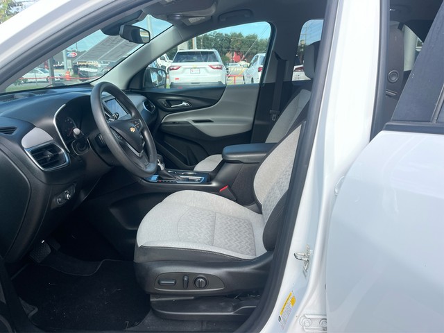 Chevrolet Equinox Vehicle Full-screen Gallery Image 09