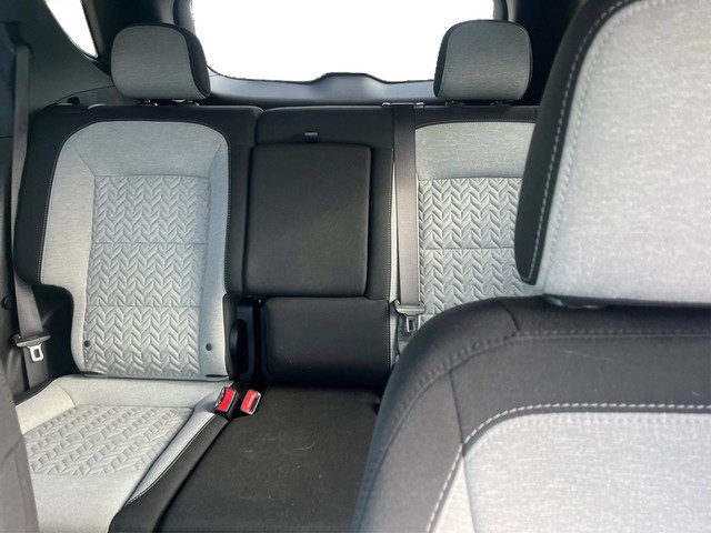 Chevrolet Equinox Vehicle Full-screen Gallery Image 12