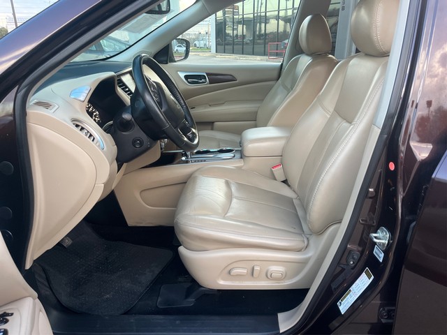 Nissan Pathfinder Vehicle Full-screen Gallery Image 09