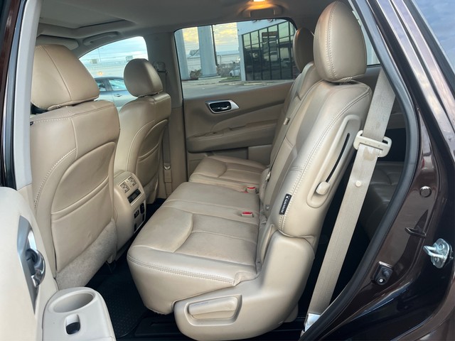 Nissan Pathfinder Vehicle Full-screen Gallery Image 10