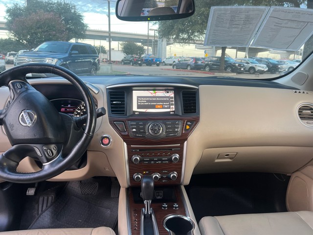 Nissan Pathfinder Vehicle Full-screen Gallery Image 11