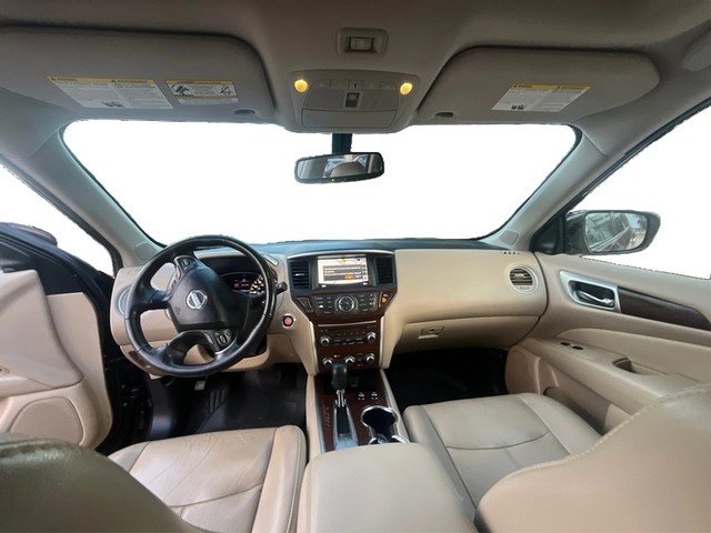Nissan Pathfinder Vehicle Full-screen Gallery Image 15