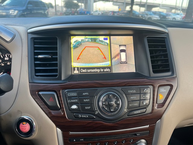 Nissan Pathfinder Vehicle Full-screen Gallery Image 17