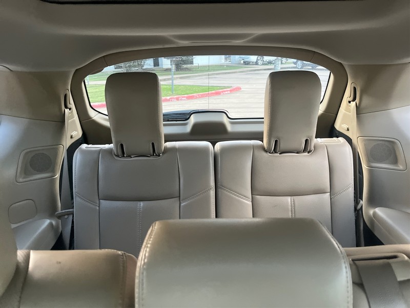 Nissan Pathfinder Vehicle Full-screen Gallery Image 18