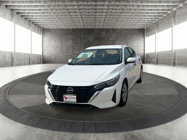 Nissan Sentra Vehicle Full-screen Gallery Image 03