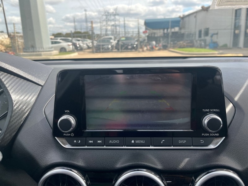 Nissan Sentra Vehicle Full-screen Gallery Image 17