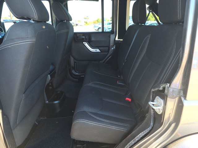 Jeep Wrangler Unlimited Vehicle Full-screen Gallery Image 10