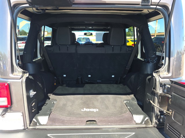 Jeep Wrangler Unlimited Vehicle Full-screen Gallery Image 11