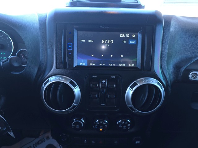 Jeep Wrangler Unlimited Vehicle Full-screen Gallery Image 12