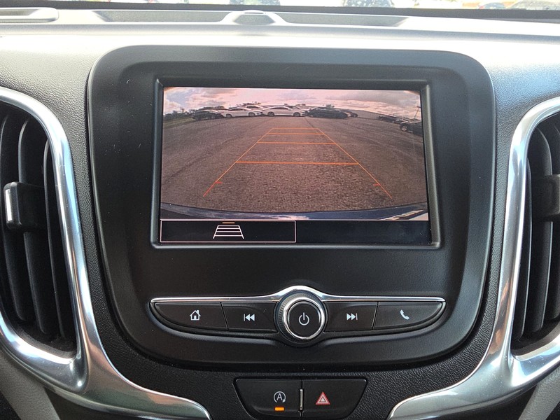 Chevrolet Equinox Vehicle Full-screen Gallery Image 17