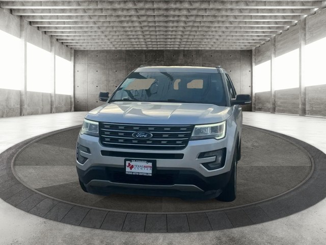 Ford Explorer Vehicle Full-screen Gallery Image 03