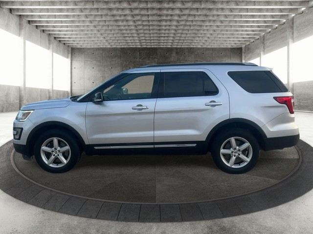Ford Explorer Vehicle Full-screen Gallery Image 05