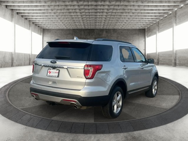 Ford Explorer Vehicle Full-screen Gallery Image 07