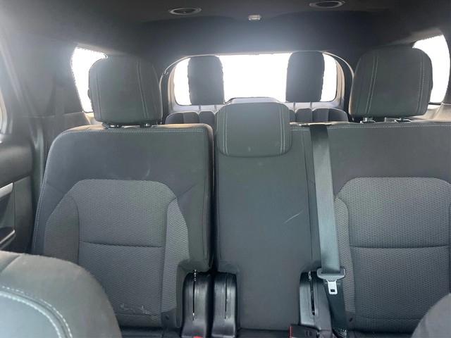 Ford Explorer Vehicle Full-screen Gallery Image 11