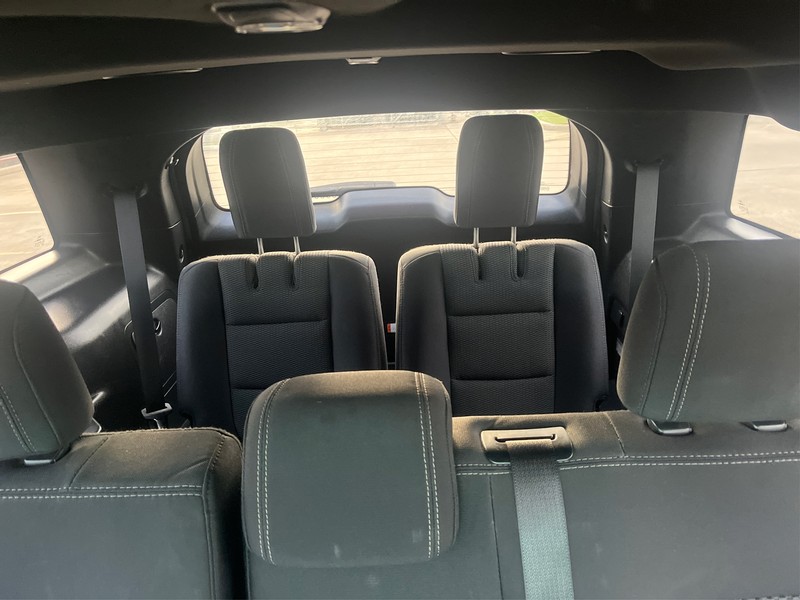 Ford Explorer Vehicle Full-screen Gallery Image 17