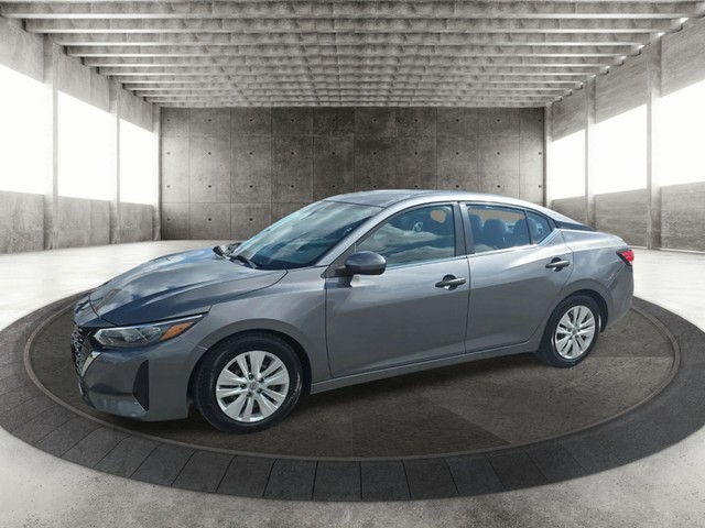 Nissan Sentra Vehicle Full-screen Gallery Image 02