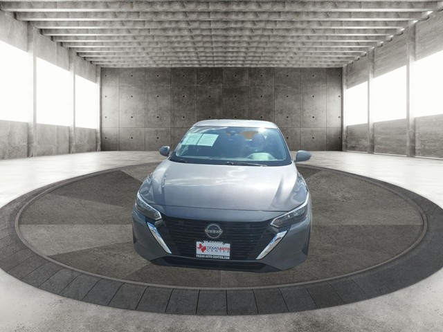 Nissan Sentra Vehicle Full-screen Gallery Image 03