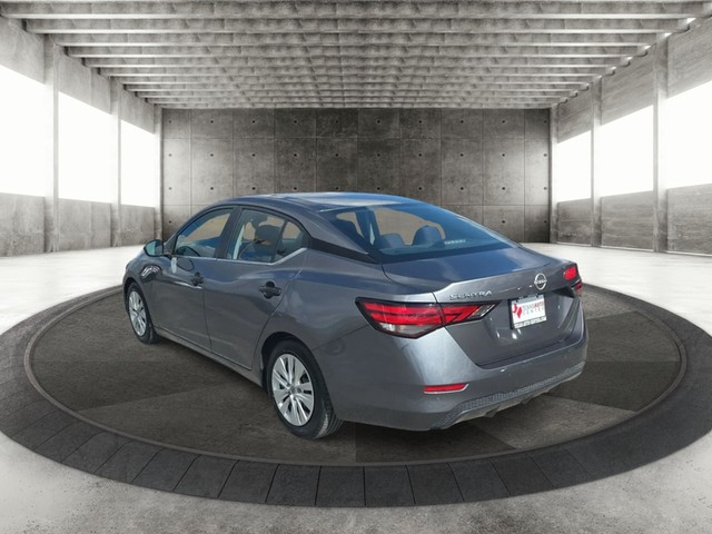 Nissan Sentra Vehicle Full-screen Gallery Image 08