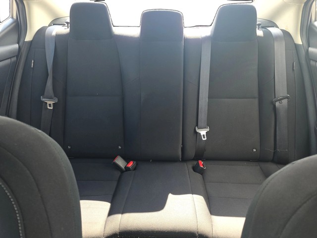Nissan Sentra Vehicle Full-screen Gallery Image 12