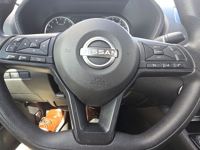 Nissan Sentra Vehicle Full-screen Gallery Image 13