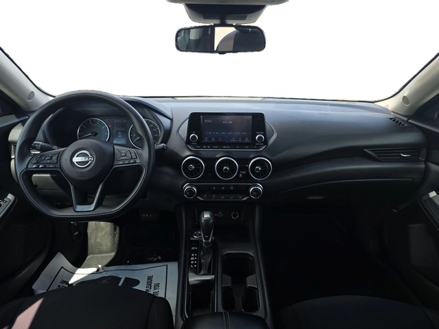 Nissan Sentra Vehicle Full-screen Gallery Image 15