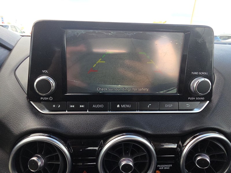 Nissan Sentra Vehicle Full-screen Gallery Image 16