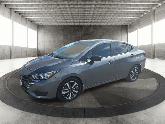 Nissan Versa Vehicle Full-screen Gallery Image 08