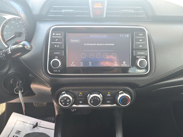 Nissan Versa Vehicle Full-screen Gallery Image 11